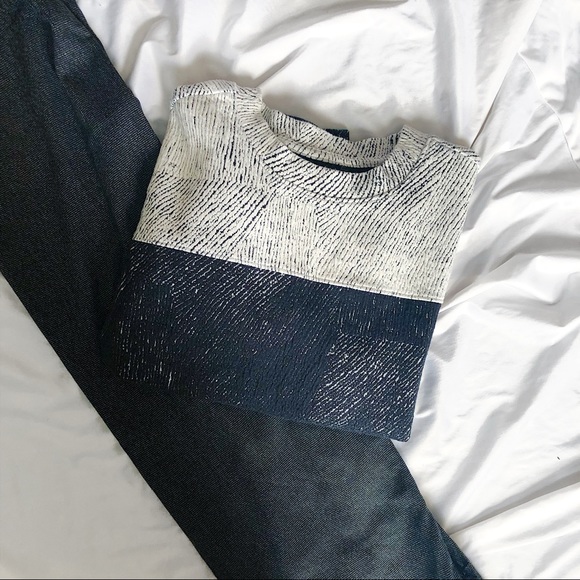 Banana Republic Black & Gray Textured Sweatshirt - Picture 6 of 6